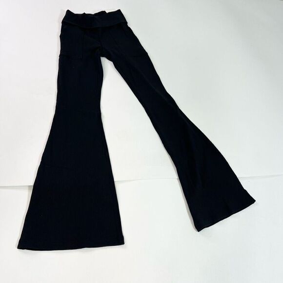 Offline by Aerie Legging Womens Medium Black Real Me High Crossover Flare new - Picture 1 of 11